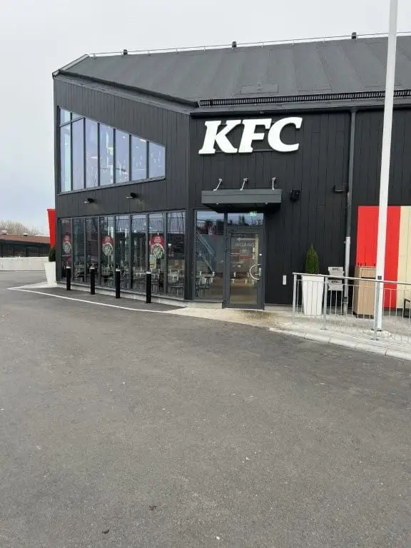 Dörrar – KFC Täby, bild 1